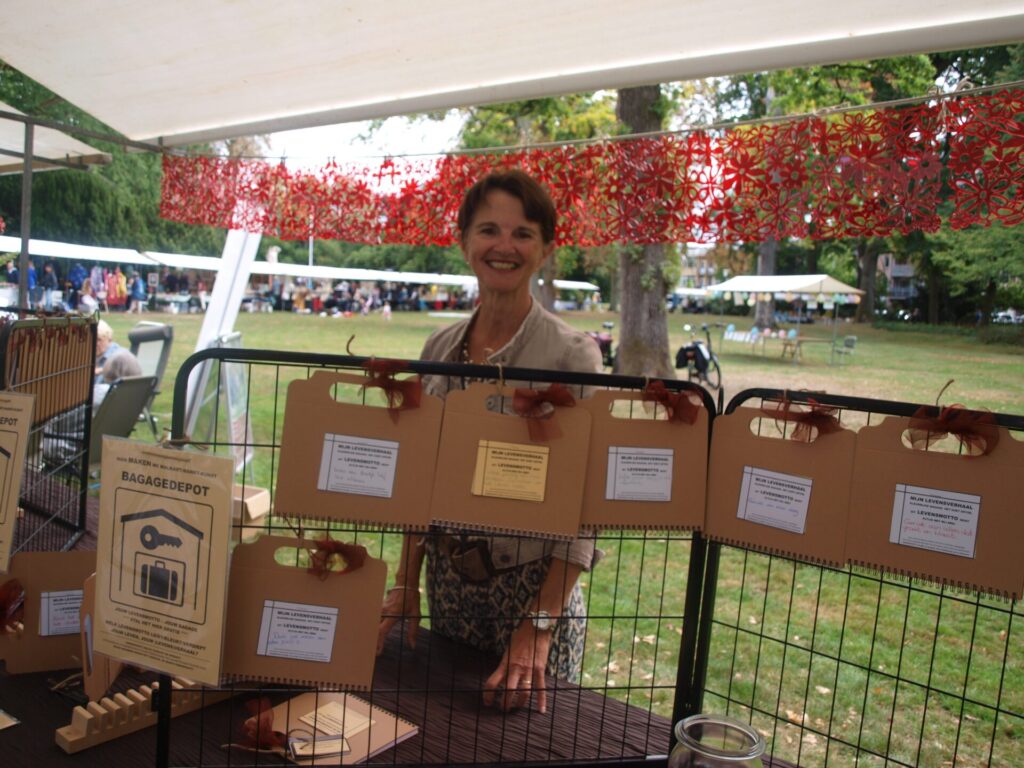 Vera Boonen in haar kraam tijdens de Walk Art Markt 2025