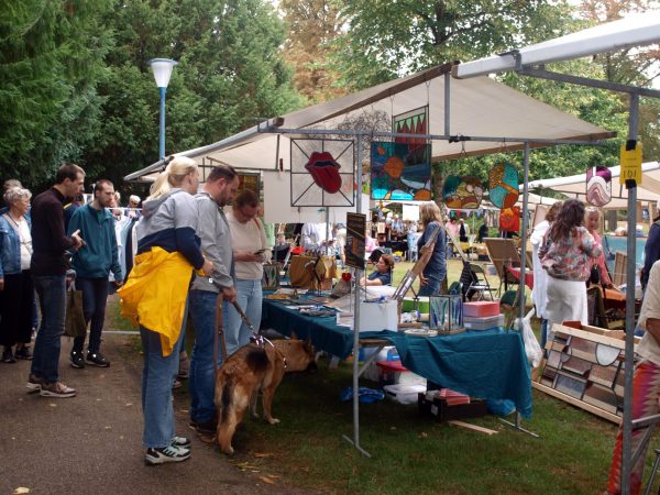 Veel bezoek bij kraampjes-PI233543